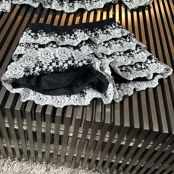 Gianni Bini lace ruffle short set PRICE IS FIRM - Picture 8 of 8